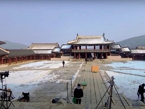 Киностудия, где снимали известные дорамы, и фотогеничная улочка с кафе - фото 1