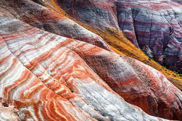 Фото экскурсии - Розовое озеро, Радужные горы, гора Бешбармаг и проба икры - 10