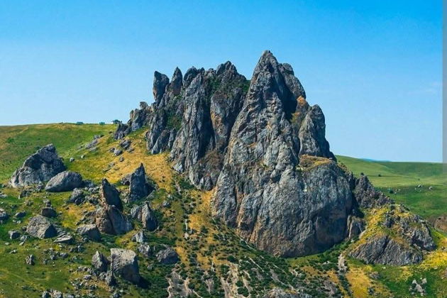 Фото экскурсии - Розовое озеро, Радужные горы, гора Бешбармаг и проба икры - 12