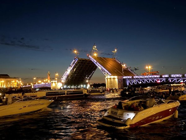 На катере — к разводным мостам ночного Петербурга - фото 2