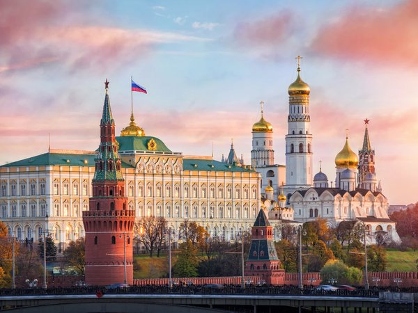 Кремль — сердце России (на иностранном языке)
