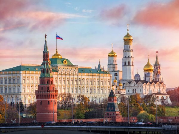 Кремль — сердце России (на иностранном языке) - фото 1