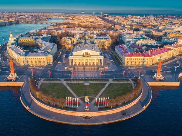 Такой разный Васильевский остров: на авто премиум-класса