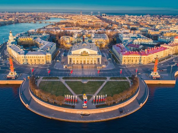 Такой разный Васильевский остров: на авто премиум-класса - фото 1