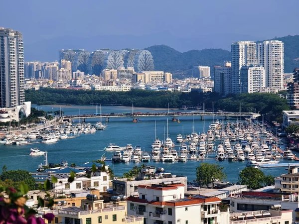 Санья за 3 часа: от парка Лухуэйтоу до самого колоритного рынка города