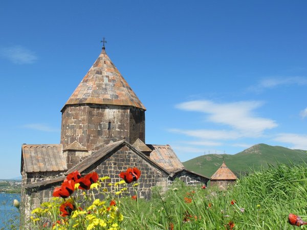 Озеро Севан, древние монастыри и этнические мастер-классы — из Еревана