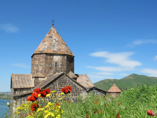Озеро Севан, древние монастыри и этнические мастер-классы — из Еревана - фото 1