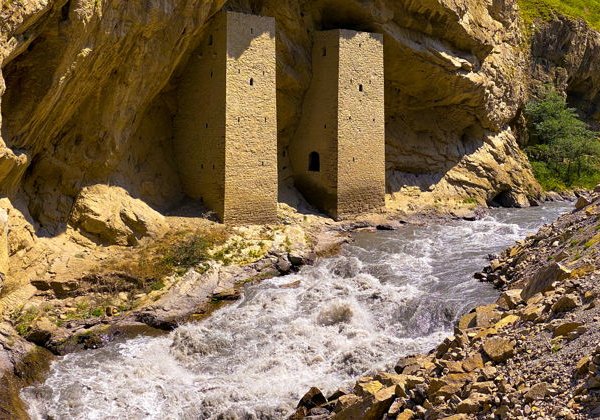 Архитектура горной Чечни: Аргунское ущелье, башни и Нихалоевские водопады - фото 2