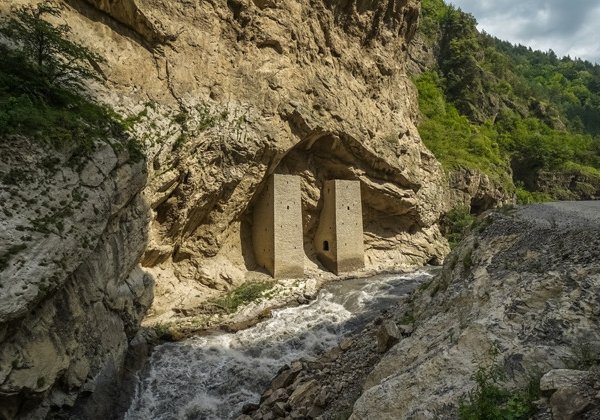 Архитектура горной Чечни: Аргунское ущелье, башни и Нихалоевские водопады