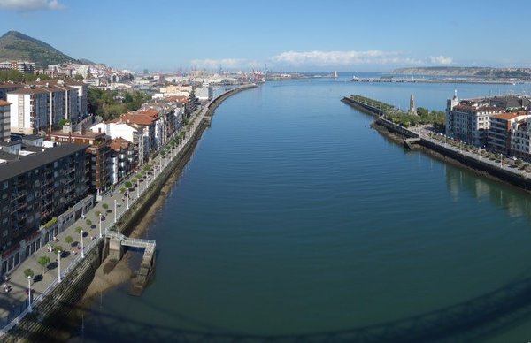 Бискайский мост и два мира по берегам реки - фото 3