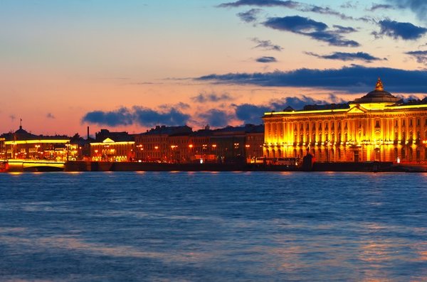 Петербург в летнюю ночь: атмосферная прогулка на катере и развод мостов - фото 2
