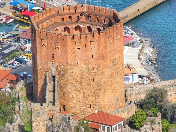 Визитные карточки Аланьи: Красная башня, крепость и пляж Клеопатры - фото 2