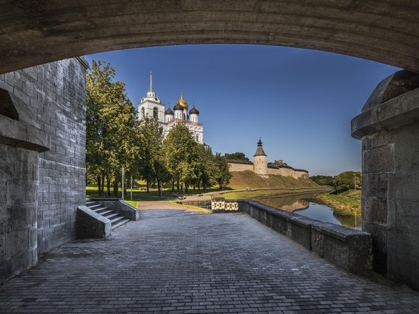 Псковский Кром: многовековая история в деталях