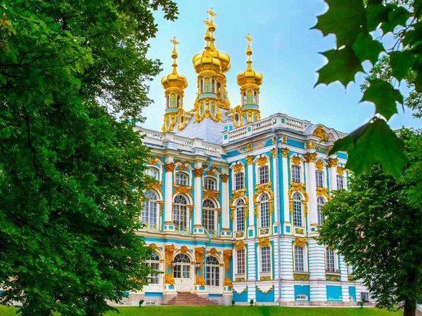 Из Петербурга в Пушкин — в Екатерининский и Александровский дворцы
