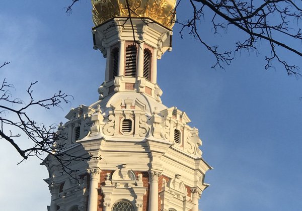 К святым покровителям Петербурга с посещение кладбищ 