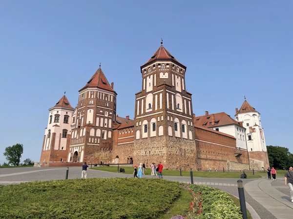 Лидский, Новогрудский, Несвижский и Мирский — четыре стража Беларуси - фото 3