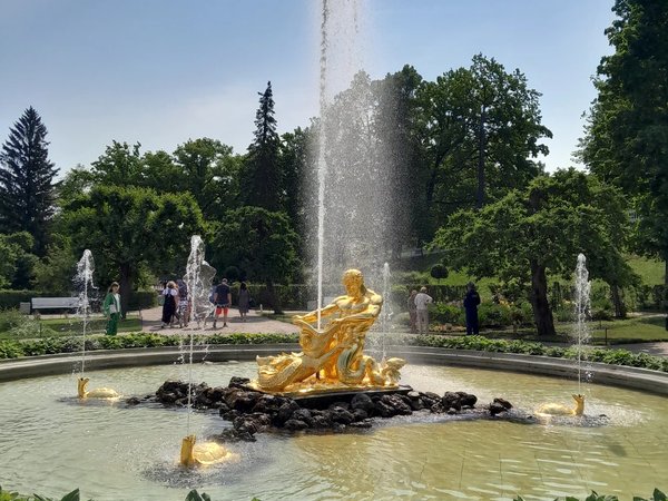 Побывать в Петергофе — с индивидуальной экскурсией - фото 1