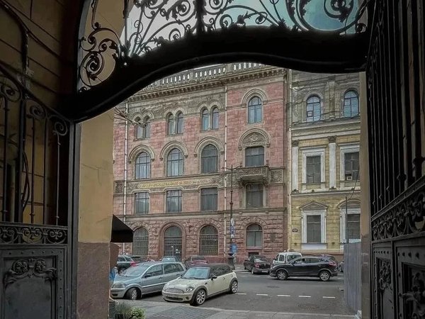 Аристократический квартал Петербурга на Большой Морской