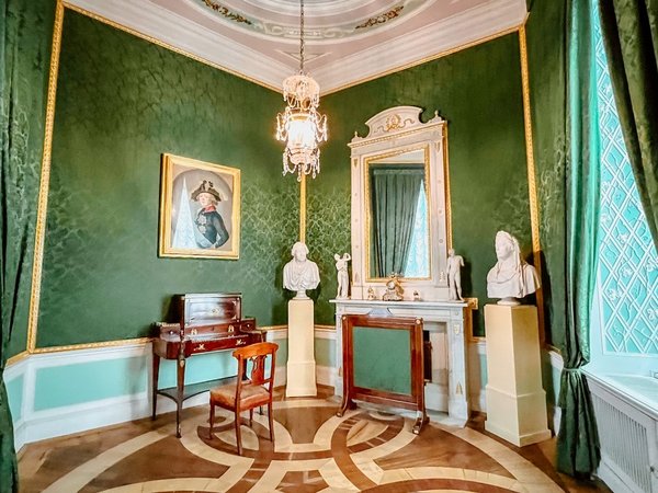 Гатчина: рыцарский дух и императорская роскошь - фото 3