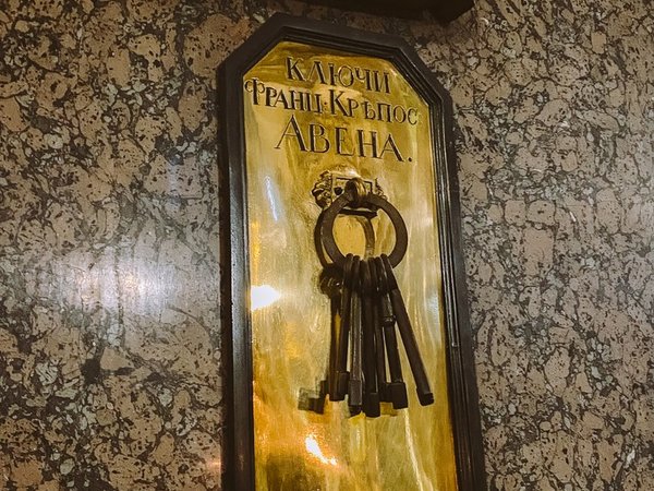 Аудиоэкскурсия без гида по Казанскому собору: тайны храма-победителя и посмертной коронации - фото 4