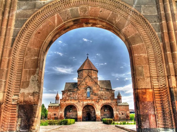 Эчмиадзин — храмы, музеи и необычный парк - фото 1