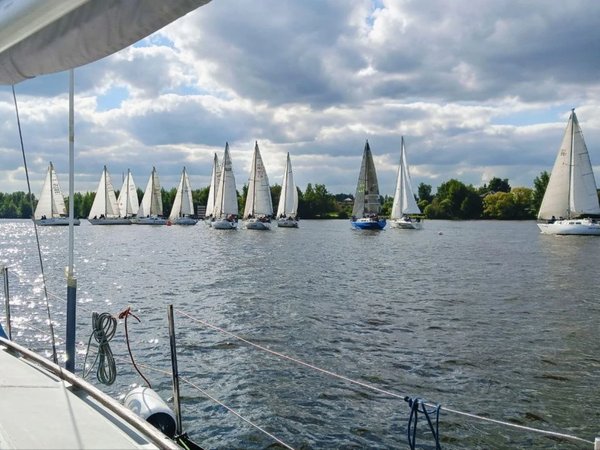 Под парусом по Клязьминскому водохранилищу — с чемпионом России - фото 2