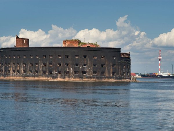 Групповая экскурсия из Петербурга в город-крепость Кронштадт - фото 3