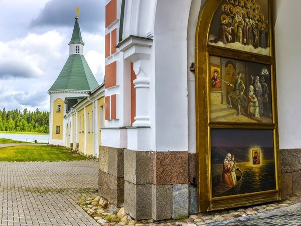 В края озёрные да обители островные: автобусный тур на Селигер и Валдай - фото 1