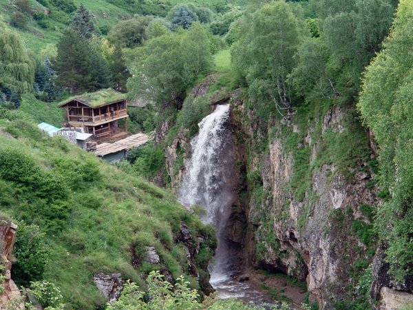 З в 1: Медовые водопады, гора Кольцо и термальные источники - фото 2