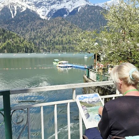 В сердце гор: путешествие к озеру Рица без суеты и толп