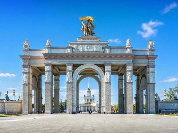 По ВДНХ с гидом-историком - фото 1