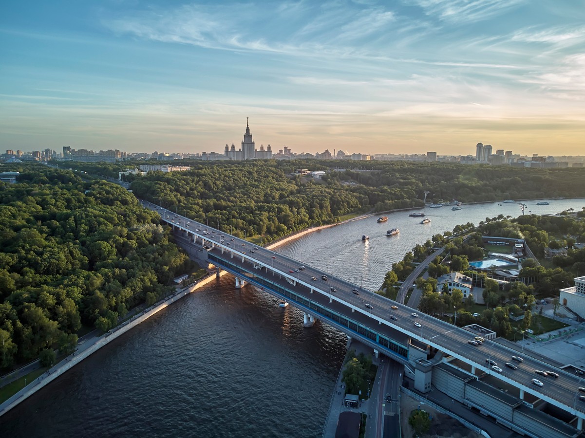 Экспресс-прогулка от Воробьёвых гор до парка «Зарядье» на теплоходе
