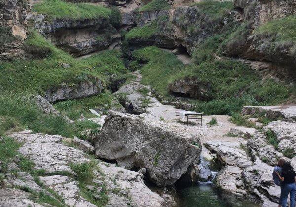 Затерянные в горах: аул-призрак Гамсутль и Салтинский водопад - фото 1
