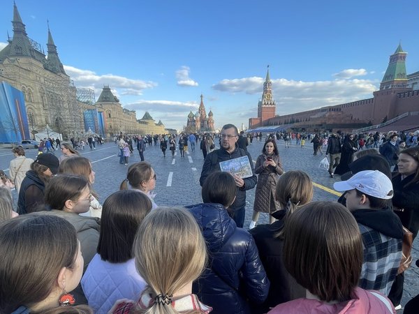 Интерактивная прогулка по Китай-городу с историком «Москва Ивана Грозного» с посещением трапезной - фото 1