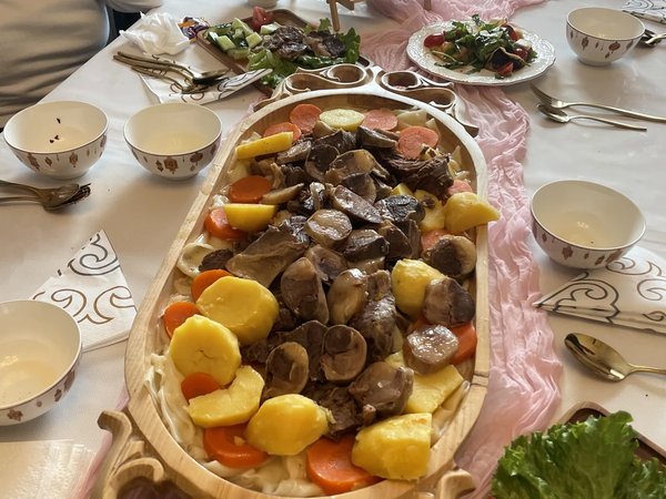 Традиционный казахский ужин и домбра - фото 1