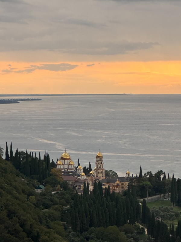 Абхазия — там, где горы встречаются с морем