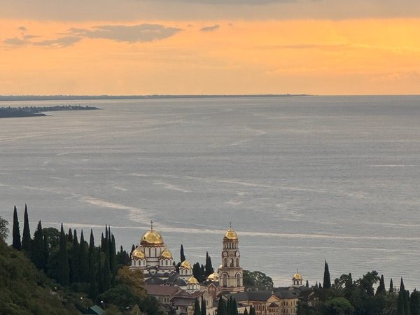 Абхазия — там, где горы встречаются с морем