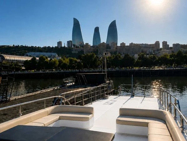 Аристократический Баку: индивидуальный мини-круиз на белоснежной яхте