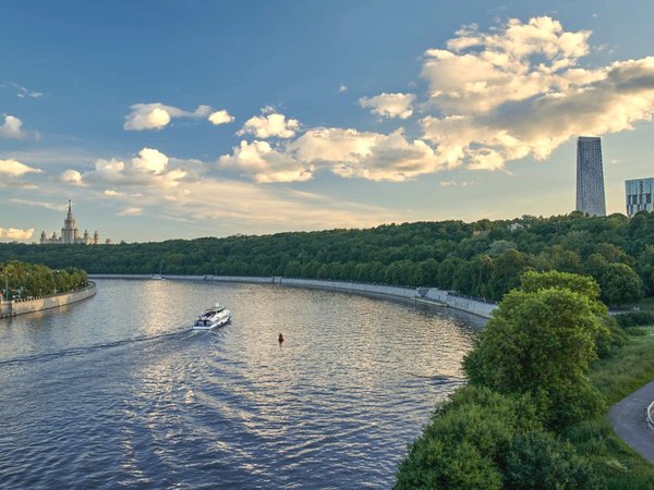 Круговая речная прогулка по центру Москвы на теплоходе «Флагман»