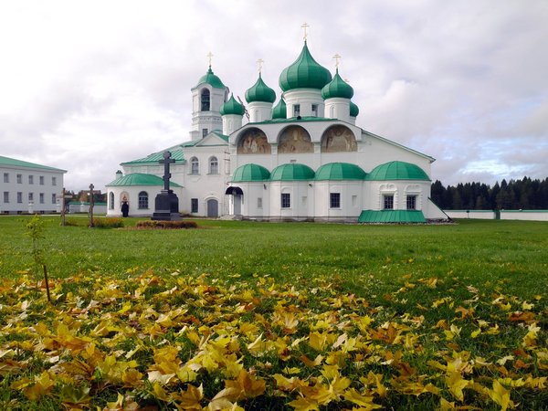 Из Петербурга к древним монастырям