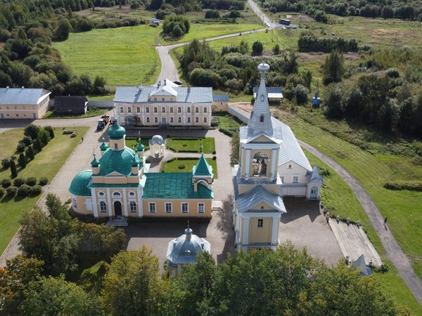 Из Петербурга к древним монастырям - фото 4