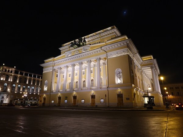Вечерний Санкт-Петербург — от создания до современности - фото 1