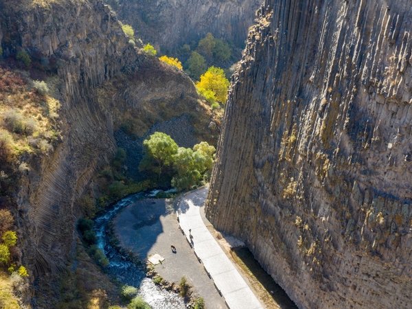 По святым местам Армении: от Гегарда до церкви Святой Гаянэ - фото 2