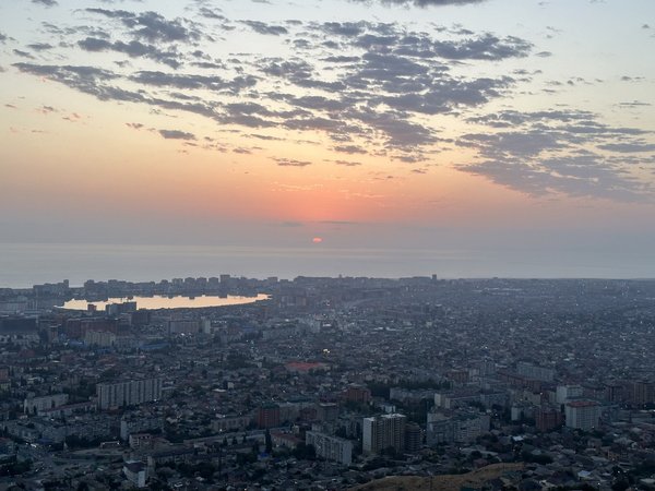 «Махнём с тобой на небо!»: из Махачкалы — на гору Тарки-Тау - фото 1
