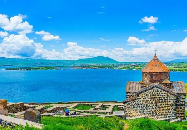 Озеро Севан,  Севанаванк, канатная дорога Цахкадзора, монастырь Кечарис