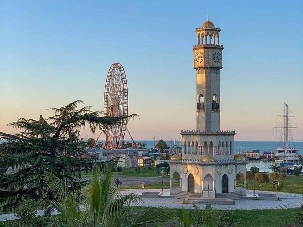 Город на ладони: Cтарый Батуми и монастырь Святой Троицы на горе Самеба - фото 2