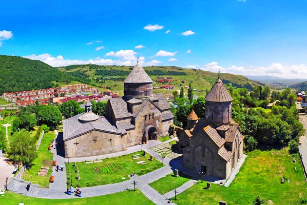Фото - экскурсия: Цахкадзор: канатная дорога, Кечарис, Дилижан: Агарцин, памятник Мимино