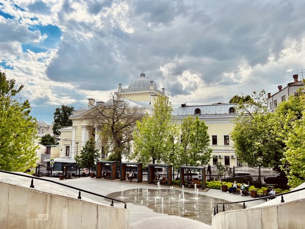 Неожиданная Москва: прогулка по дворикам и переулкам с загадками и полароидом - фото 2