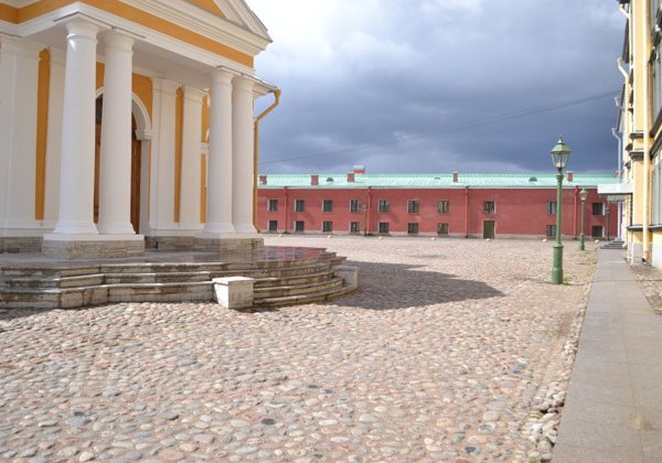 Петропавловская крепость — сердце старого города