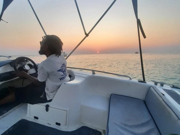 Морское путешествие на остров Тумбату и в пещеры Фукучани - фото 1